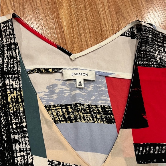 Babaton Geometric Print V-Neck Midi Dress - Picture 4 of 4